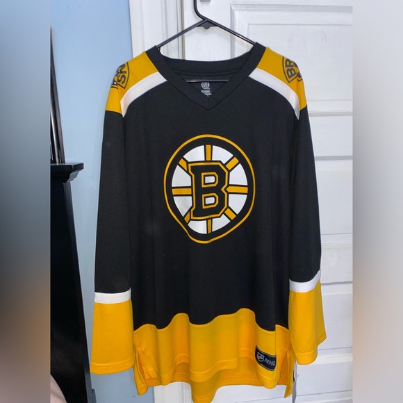 NWT- Official NHL ‘Boston Bruins’ #88 David Pastrnak Replica Jersey - Picture 3 of 15